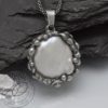 Pearl pendant – opening pendant